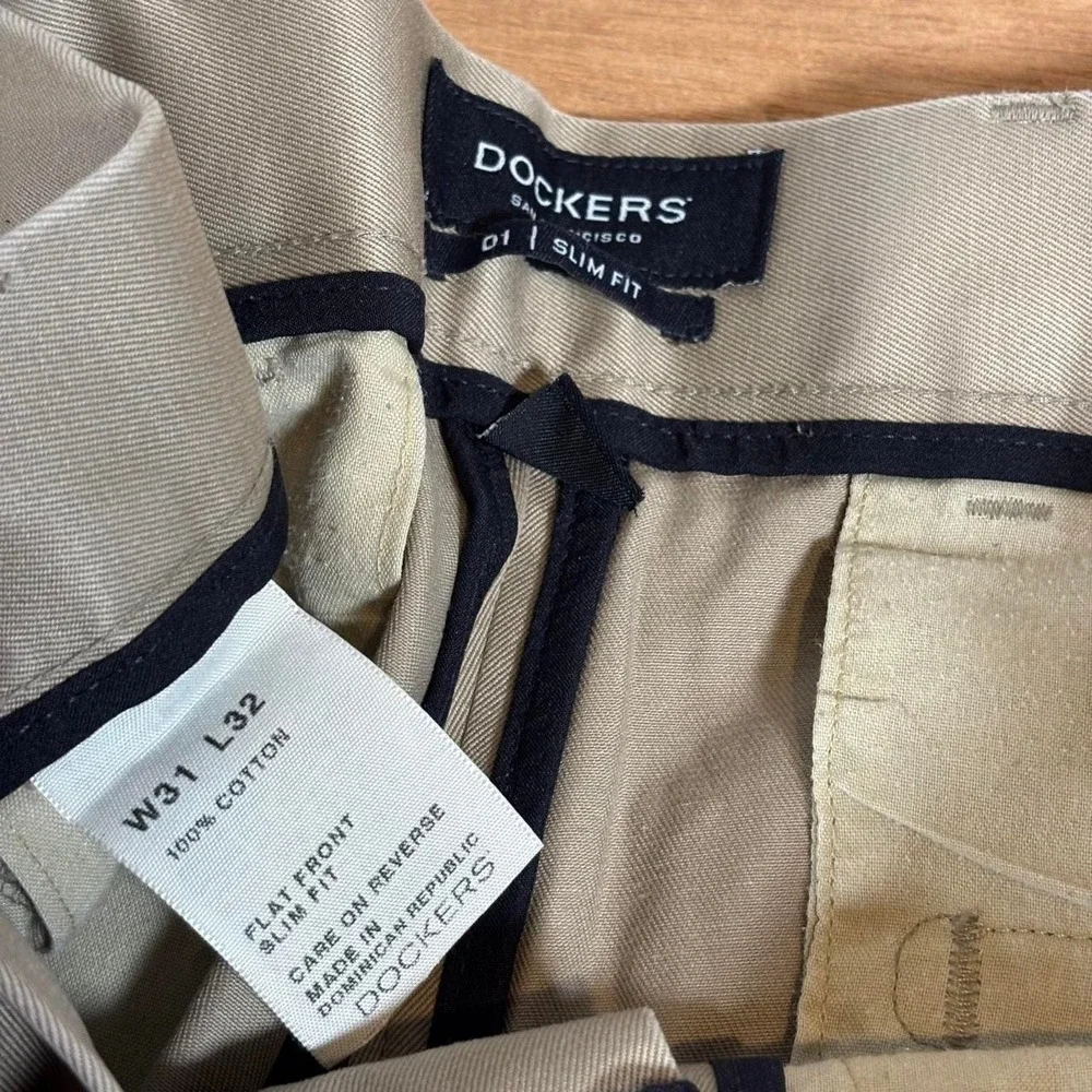 Dockers D1 Slim Fit Chinos Mens 31x32 Khaki Tan Flat Front Cotton Twill Pants
